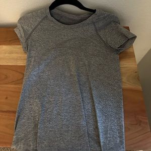 Lulu lemon swiftly tech short sleeve size 6